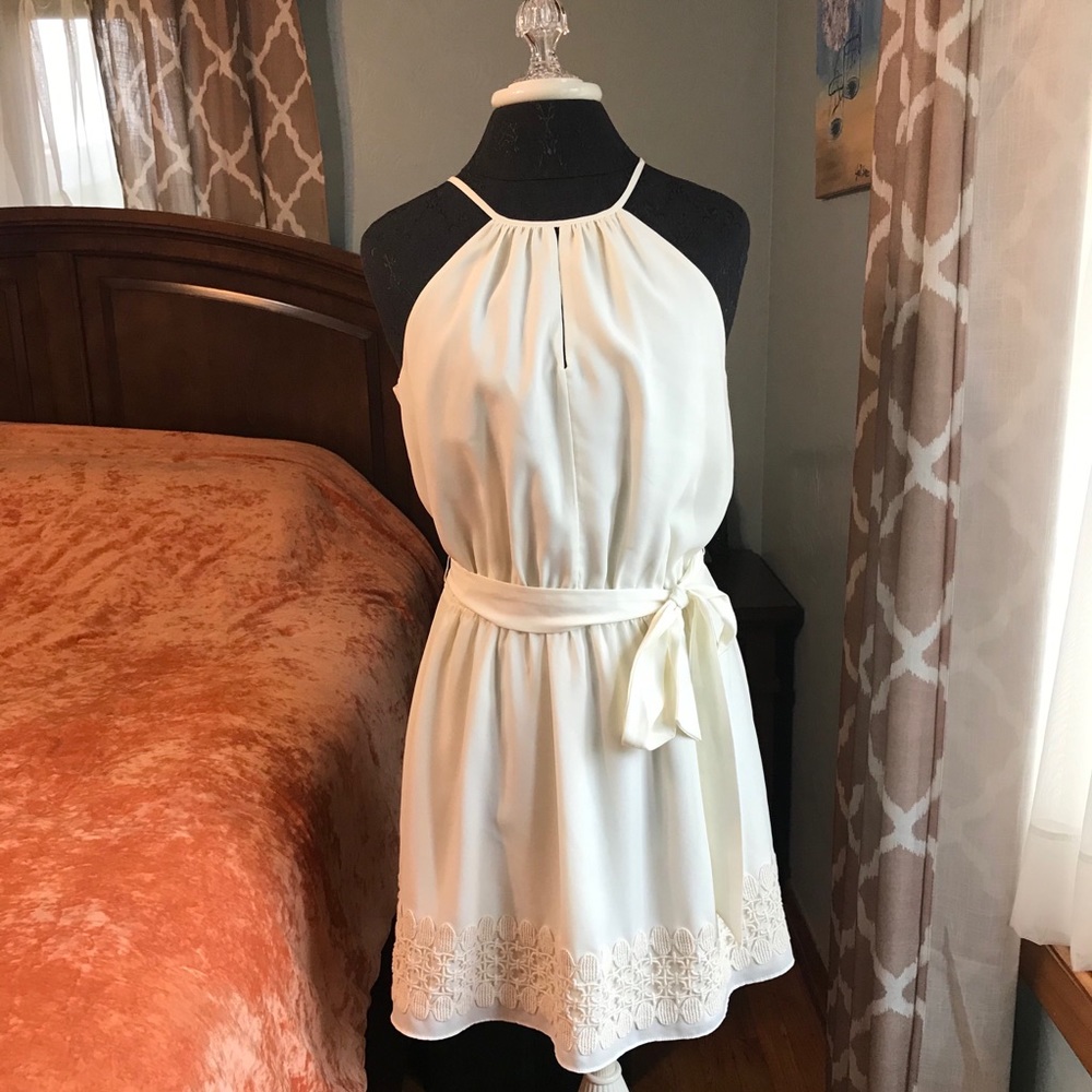 Express ⚜️ Appliqué Detailed Light Cream Dress